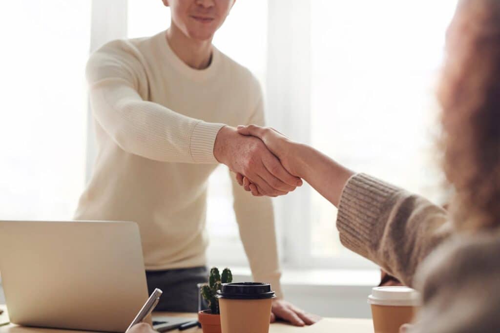 image showing a man shaking hands with a woman inside an article by EM Law about MOU